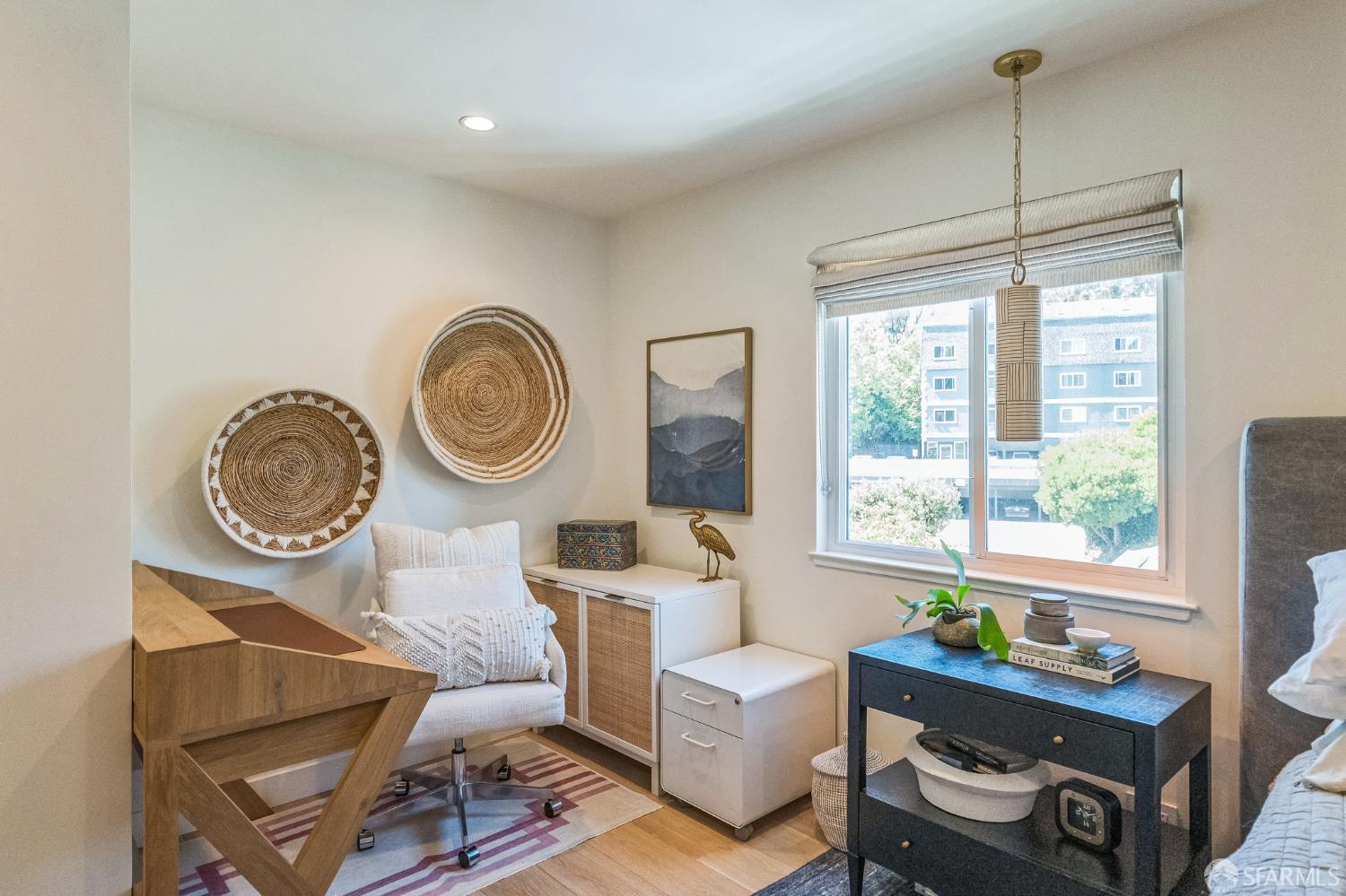 Detail Gallery Image 18 of 34 For 1130 Continentals Way, Belmont,  CA 94002 - 3 Beds | 2/1 Baths