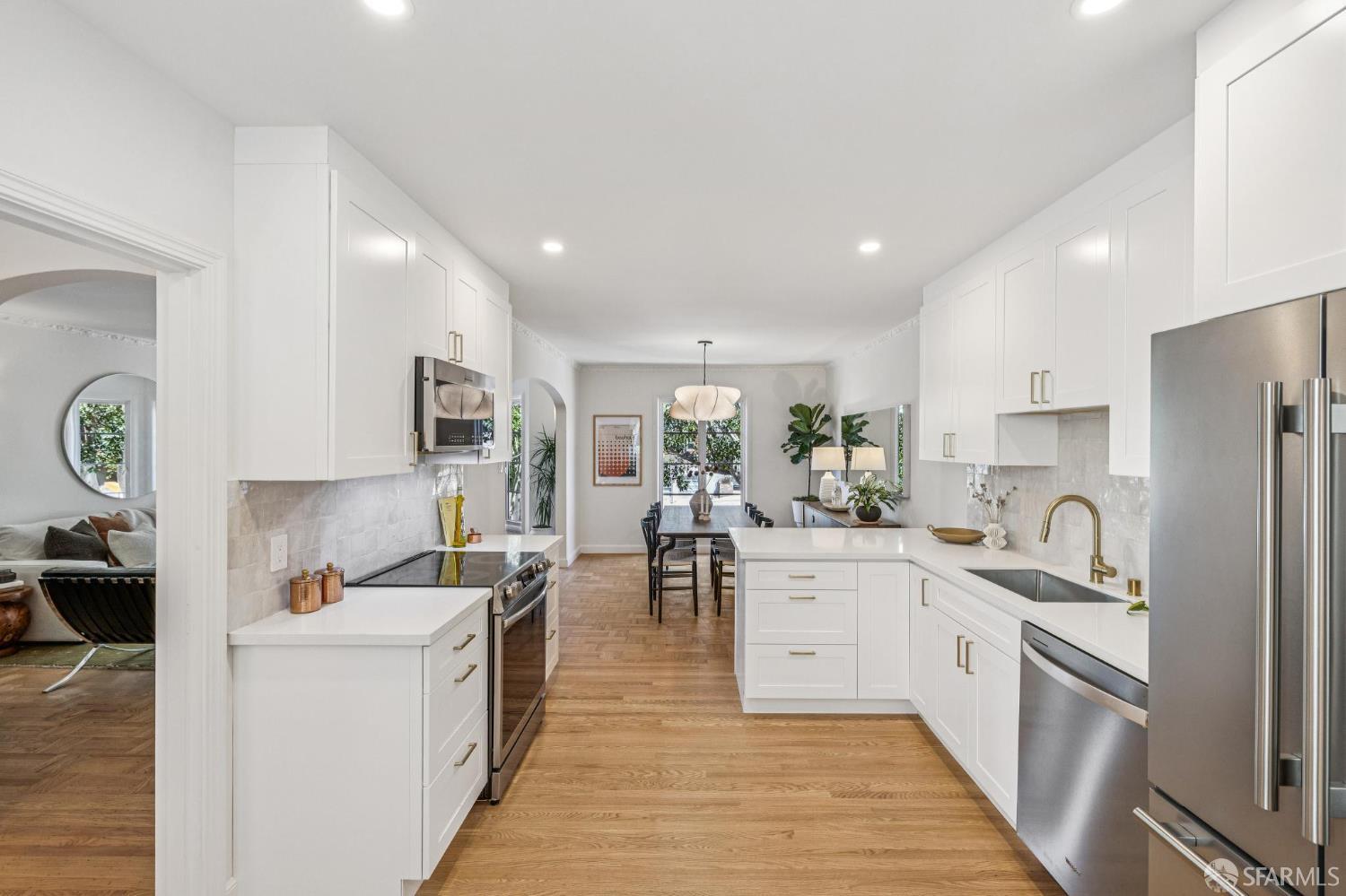 Photo #8: 425066983 Listing: Photo #8