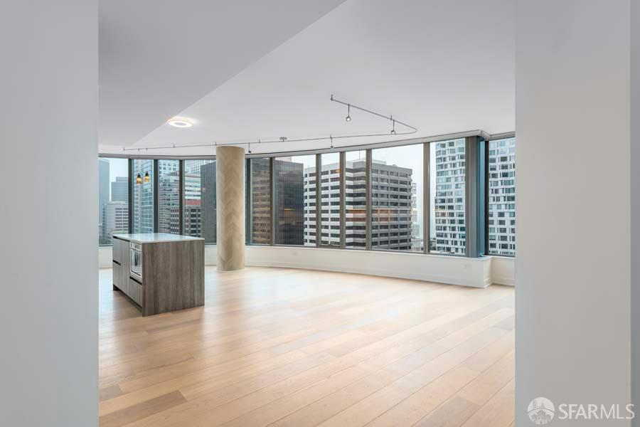 Detail Gallery Image 4 of 33 For 201 Folsom St 15c,  San Francisco,  CA 94105 - 2 Beds | 2 Baths