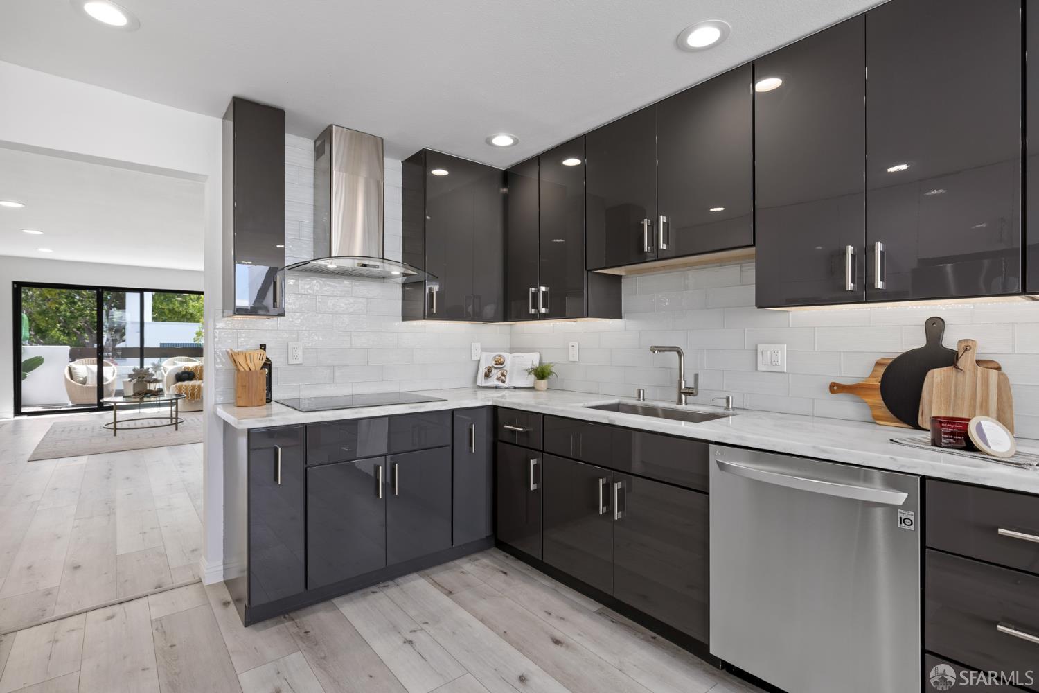 Detail Gallery Image 13 of 44 For 619 Portofino Ln, Foster City,  CA 94404 - 2 Beds | 2/1 Baths