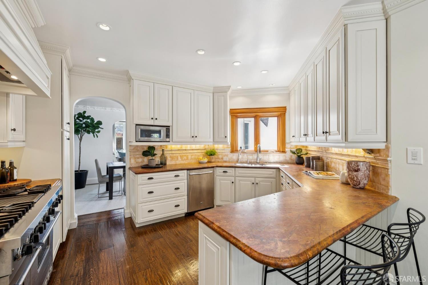 Detail Gallery Image 11 of 39 For 2663 17th Ave, San Francisco,  CA 94116 - 3 Beds | 2/1 Baths
