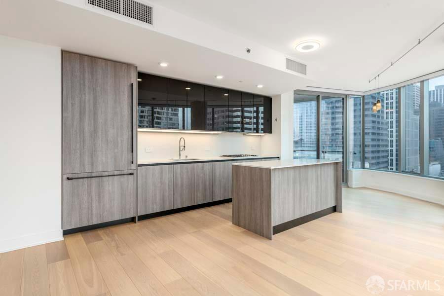 Detail Gallery Image 6 of 33 For 201 Folsom St 15c,  San Francisco,  CA 94105 - 2 Beds | 2 Baths