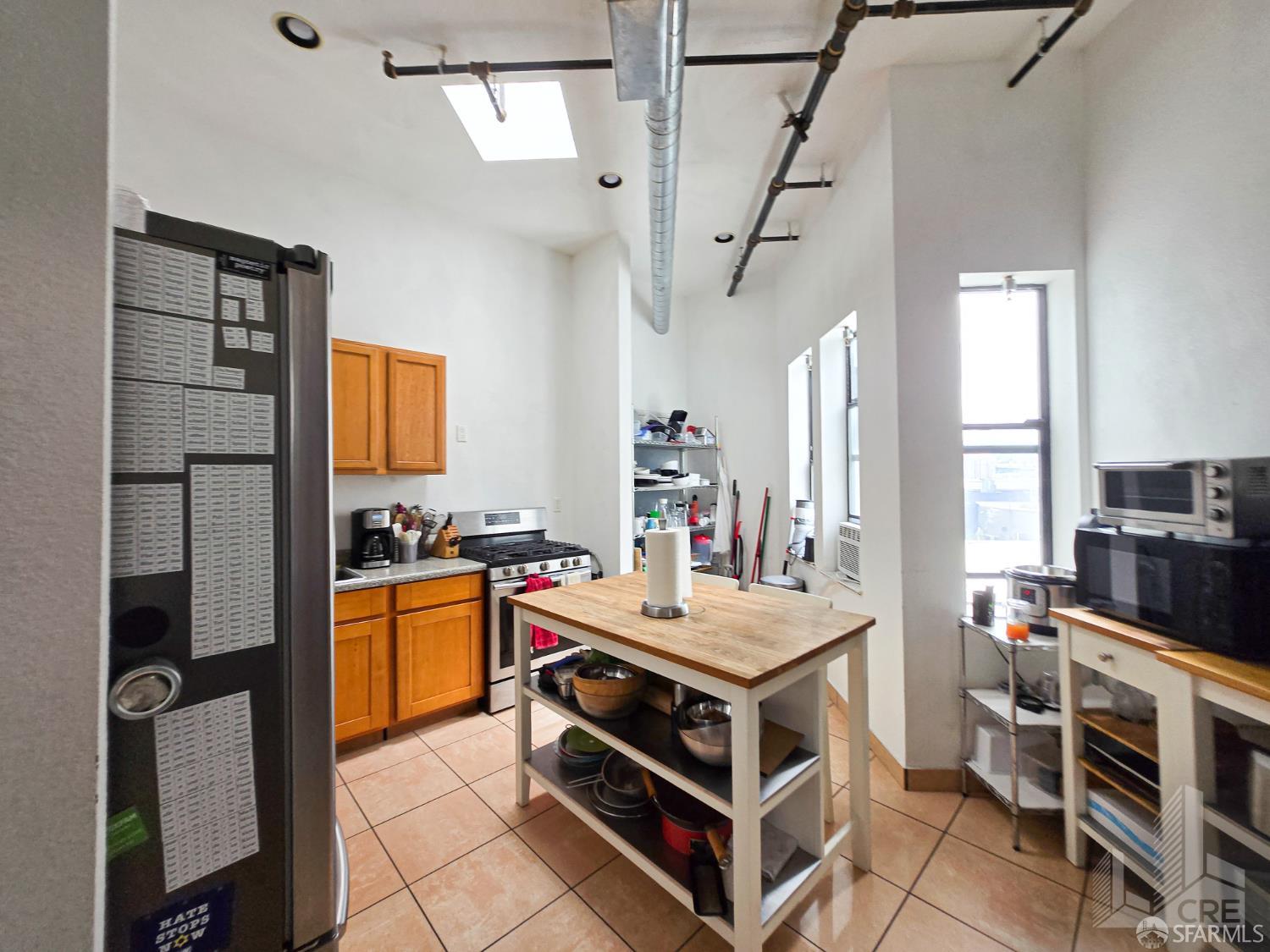 Detail Gallery Image 3 of 6 For 135 Dore St, San Francisco,  CA 94103 - – Beds | – Baths