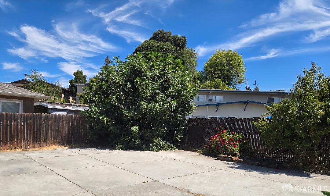 Detail Gallery Image 14 of 19 For 1540 Mono Ave, San Lorenzo,  CA 94578 - 5 Beds | 2/1 Baths