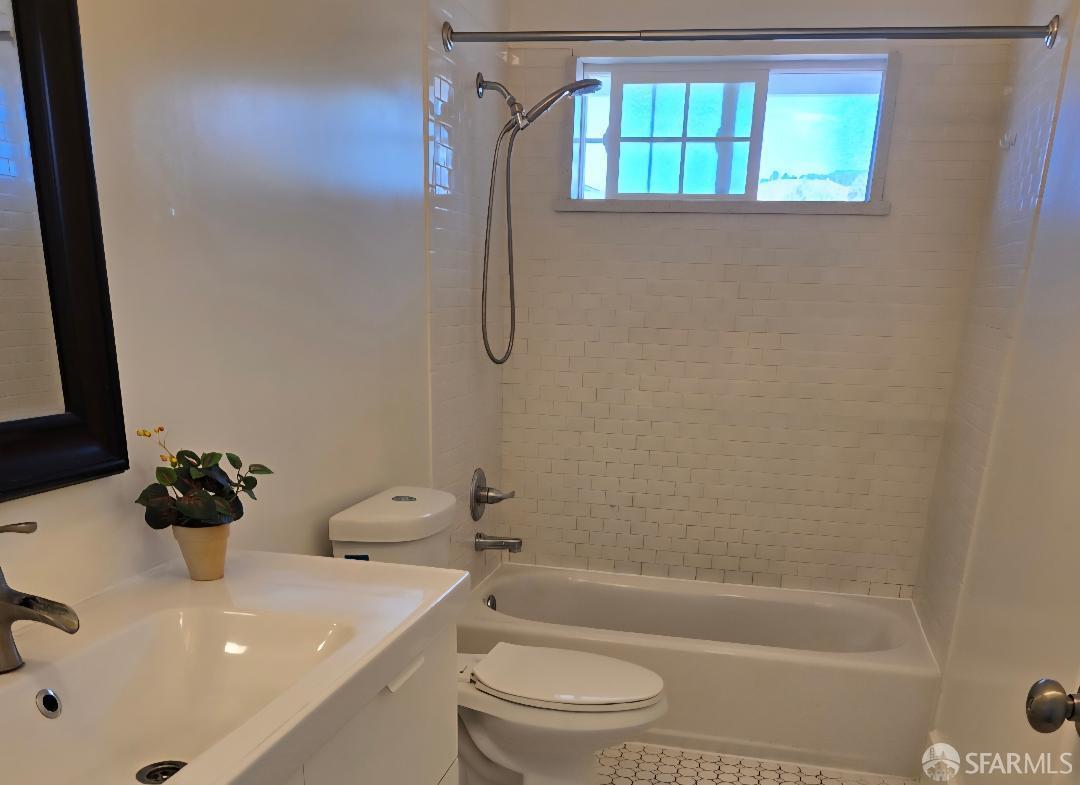 Detail Gallery Image 8 of 19 For 1540 Mono Ave, San Lorenzo,  CA 94578 - 5 Beds | 2/1 Baths