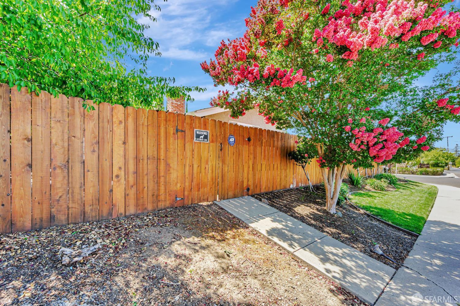 Detail Gallery Image 6 of 63 For 5111 Paul Scarlet Dr, Concord,  CA 94521 - 6 Beds | 3 Baths