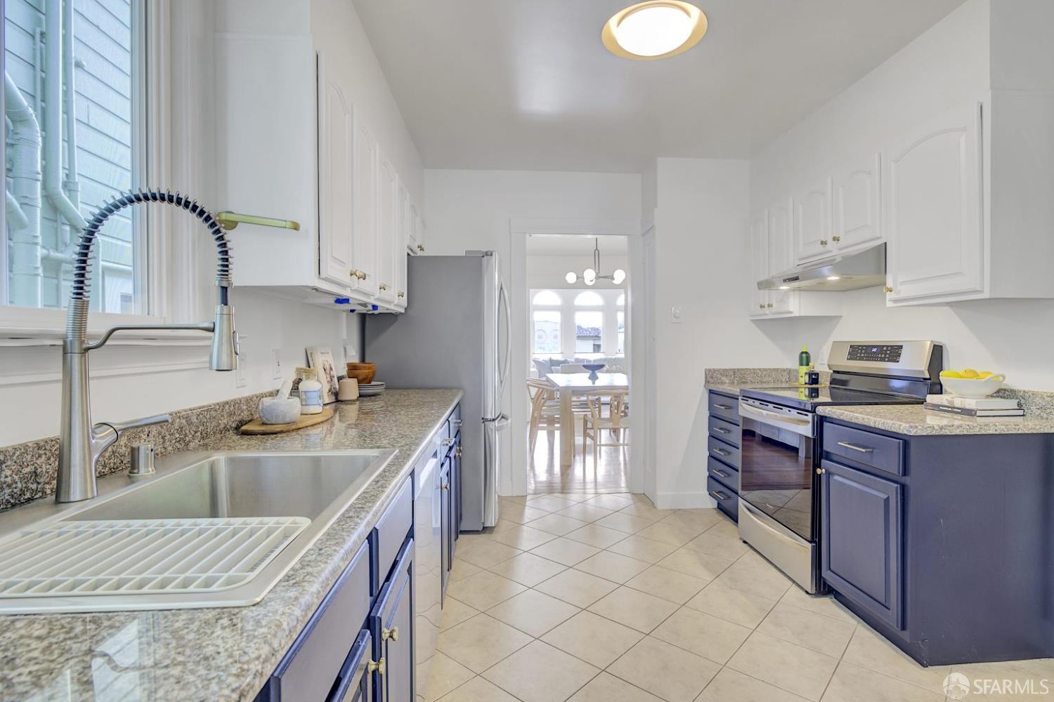 Detail Gallery Image 9 of 24 For 2316 Cecilia Ave, San Francisco,  CA 94116 - 2 Beds | 1 Baths