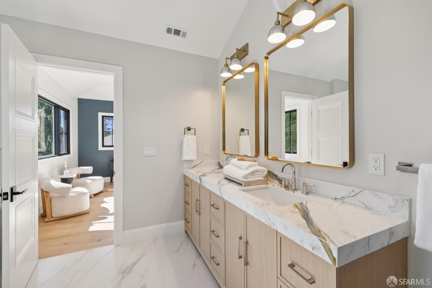 Detail Gallery Image 19 of 28 For 29 Humboldt Rd, Burlingame,  CA 94010 - 4 Beds | 3/1 Baths