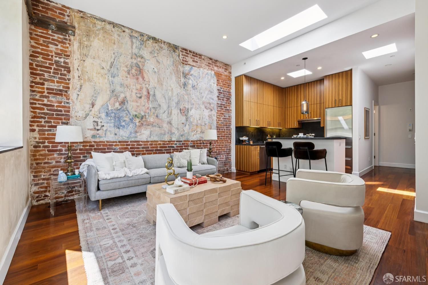 Photo #3: 425065620 Listing 
