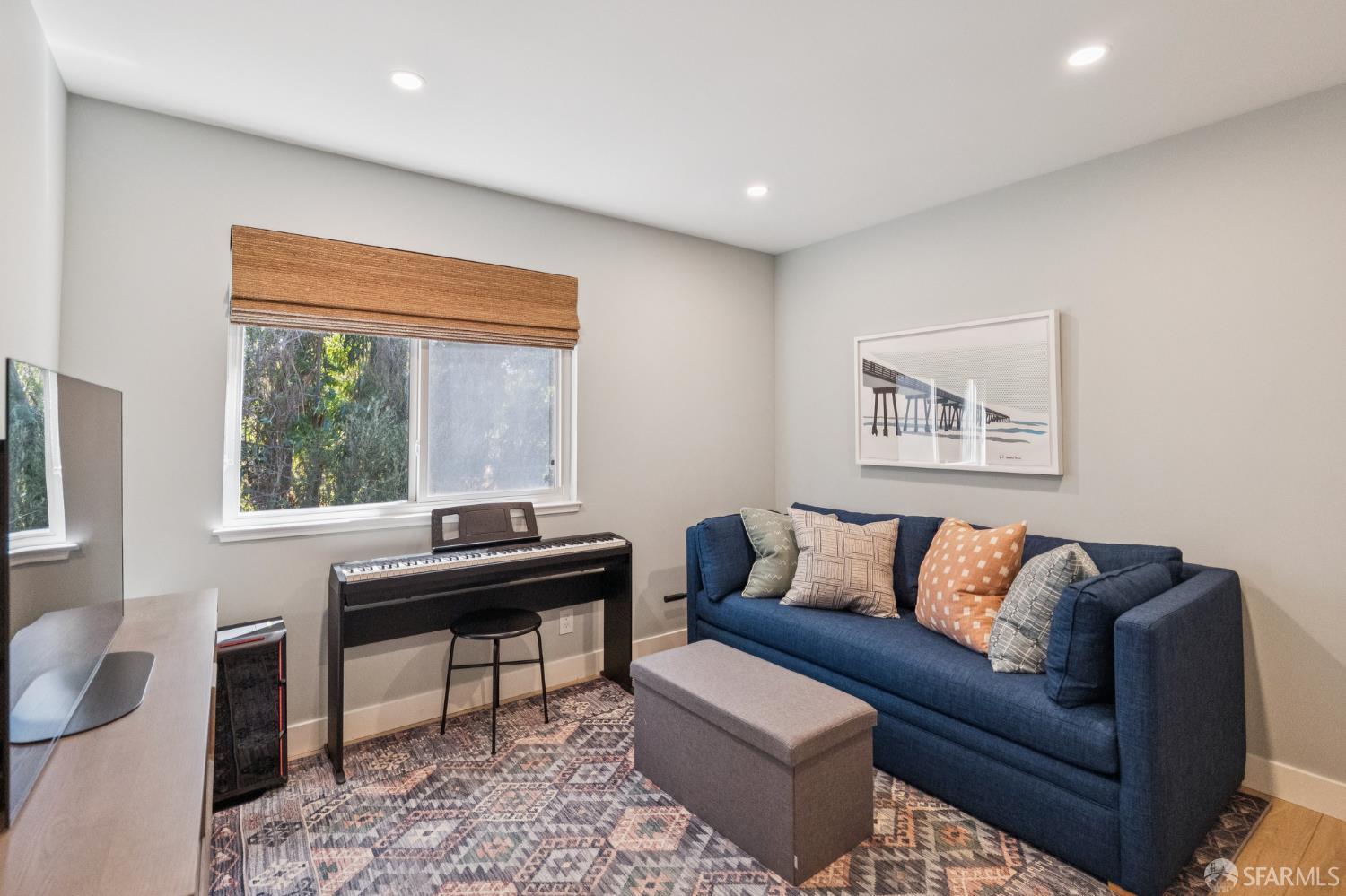 Detail Gallery Image 25 of 34 For 1130 Continentals Way, Belmont,  CA 94002 - 3 Beds | 2/1 Baths