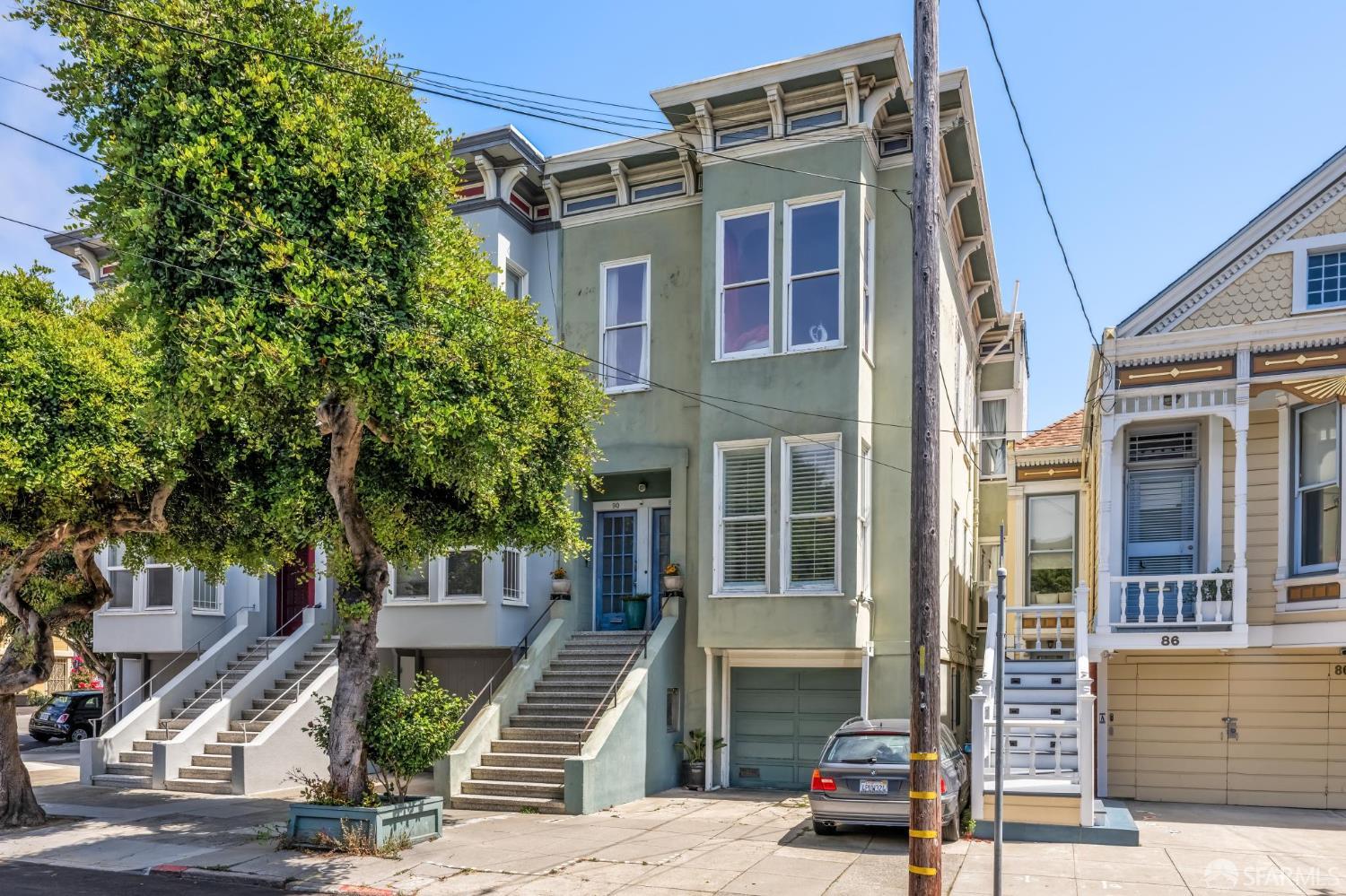 Photo #2: 425067329 Listing 