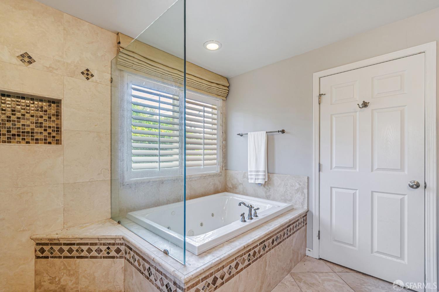 Detail Gallery Image 46 of 63 For 5111 Paul Scarlet Dr, Concord,  CA 94521 - 6 Beds | 3 Baths