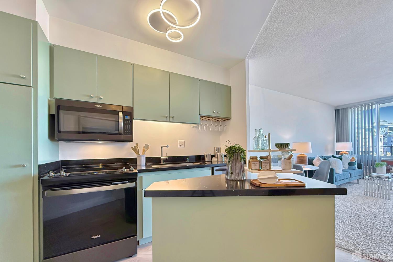 Photo #5: 425067184 Listing 