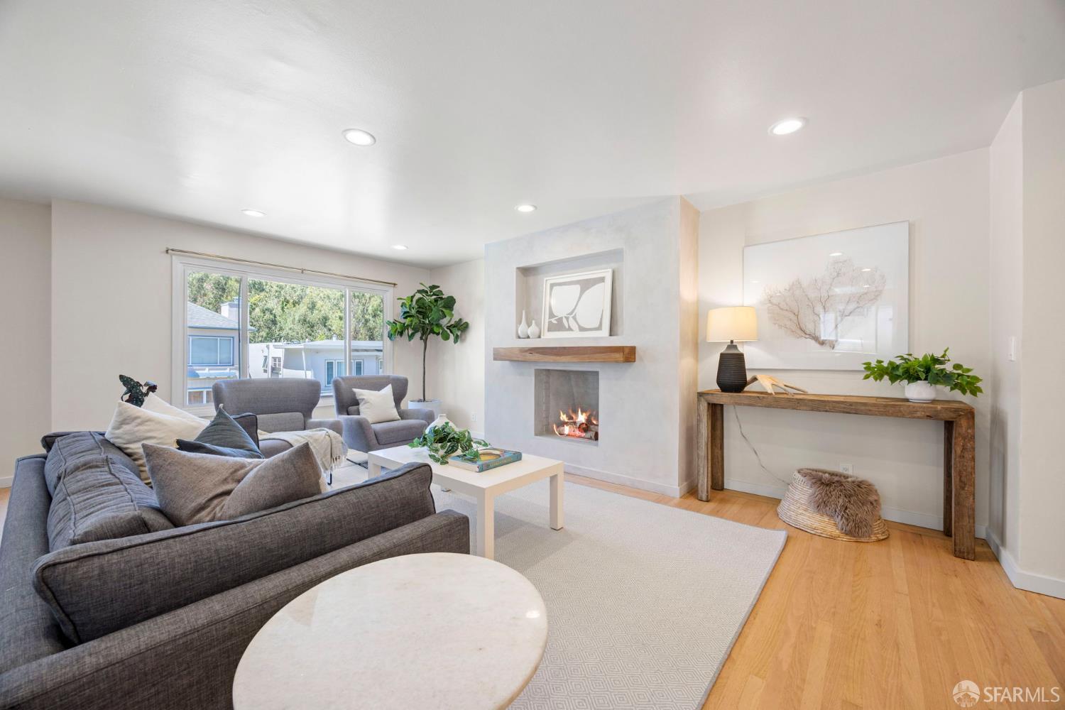 Detail Gallery Image 6 of 51 For 57 Dellbrook Ave, San Francisco,  CA 94131 - 3 Beds | 3 Baths
