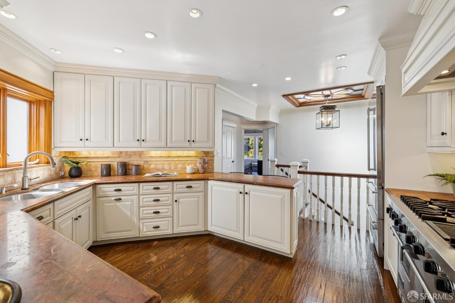 Detail Gallery Image 12 of 39 For 2663 17th Ave, San Francisco,  CA 94116 - 3 Beds | 2/1 Baths