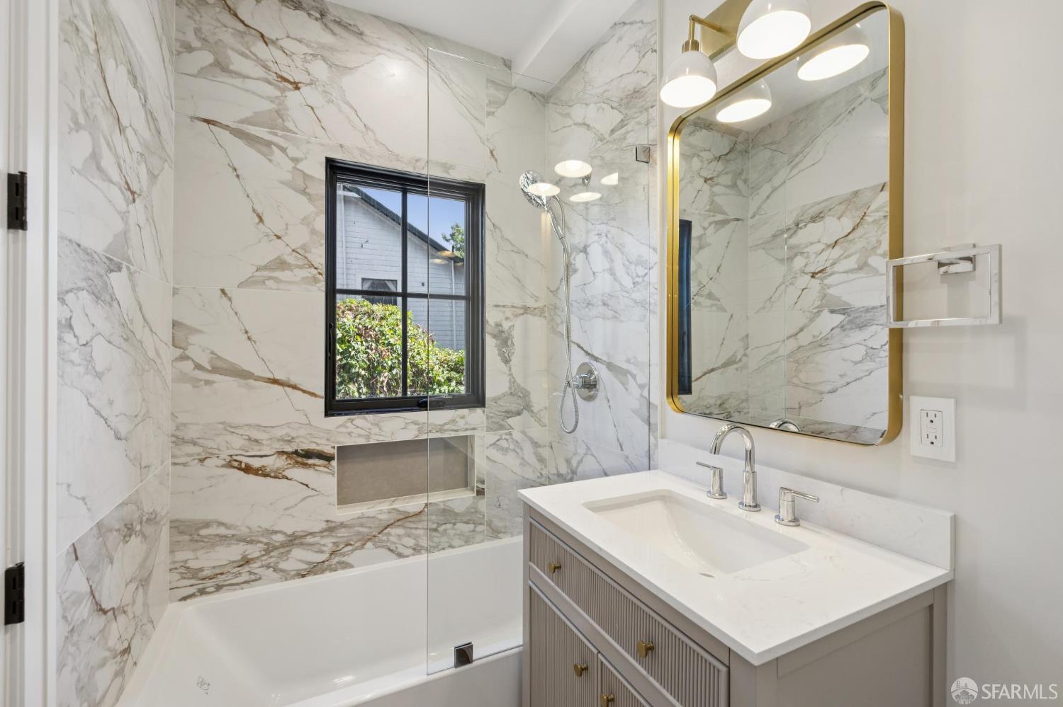Detail Gallery Image 13 of 28 For 29 Humboldt Rd, Burlingame,  CA 94010 - 4 Beds | 3/1 Baths