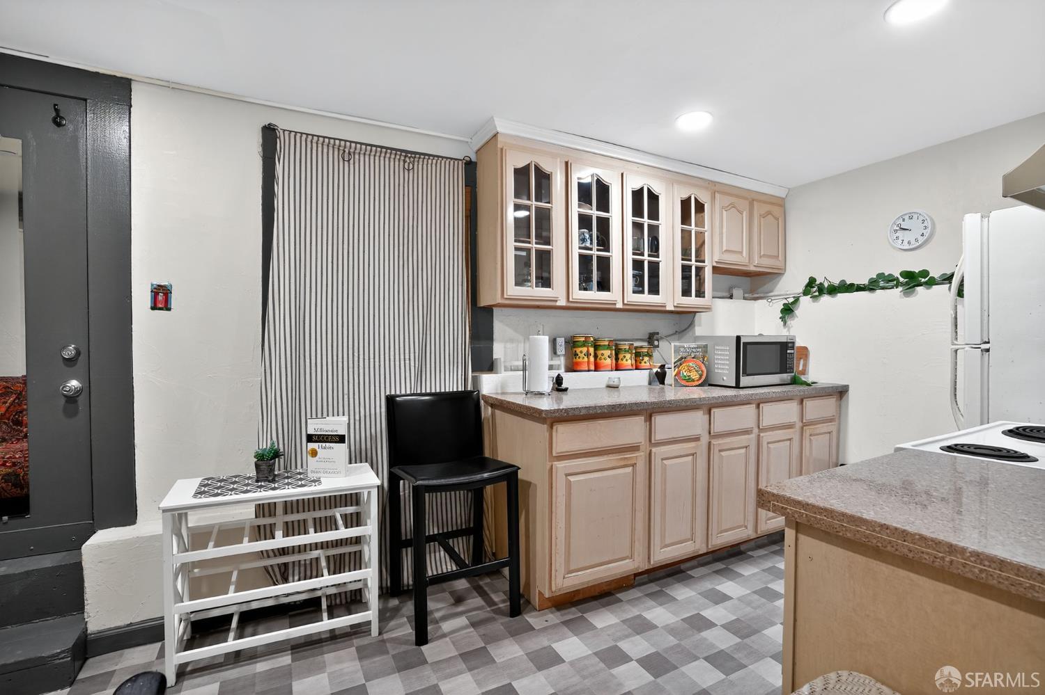 Detail Gallery Image 5 of 32 For 2027 Quesada Ave, San Francisco,  CA 94124 - 3 Beds | 2 Baths