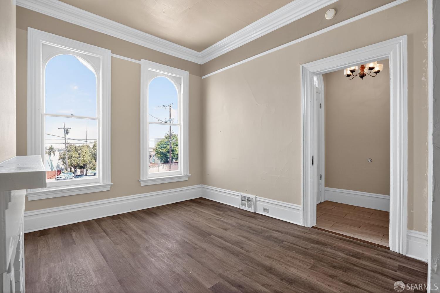 Detail Gallery Image 14 of 32 For 2027 Quesada Ave, San Francisco,  CA 94124 - 3 Beds | 2 Baths