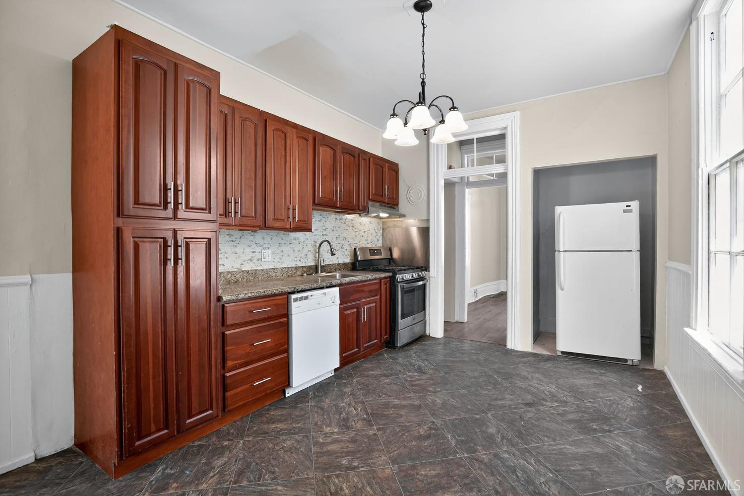 Detail Gallery Image 18 of 32 For 2027 Quesada Ave, San Francisco,  CA 94124 - 3 Beds | 2 Baths