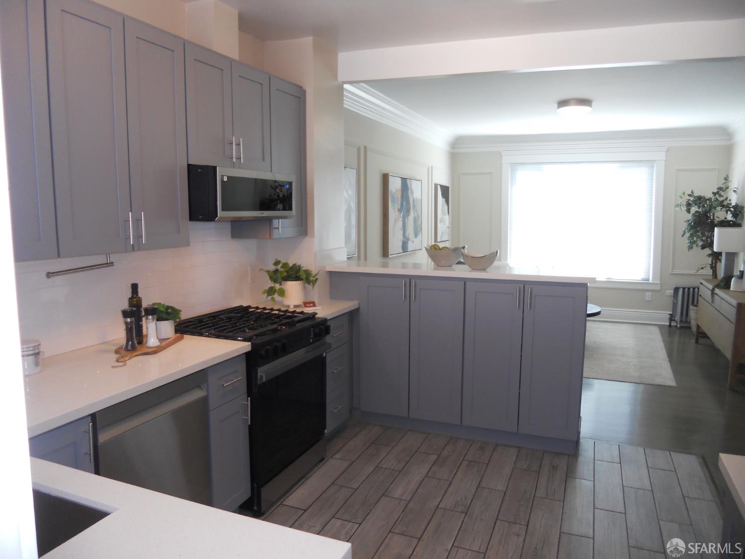 Detail Gallery Image 3 of 26 For 700 12th Ave #6,  San Francisco,  CA 94118 - 3 Beds | 2 Baths