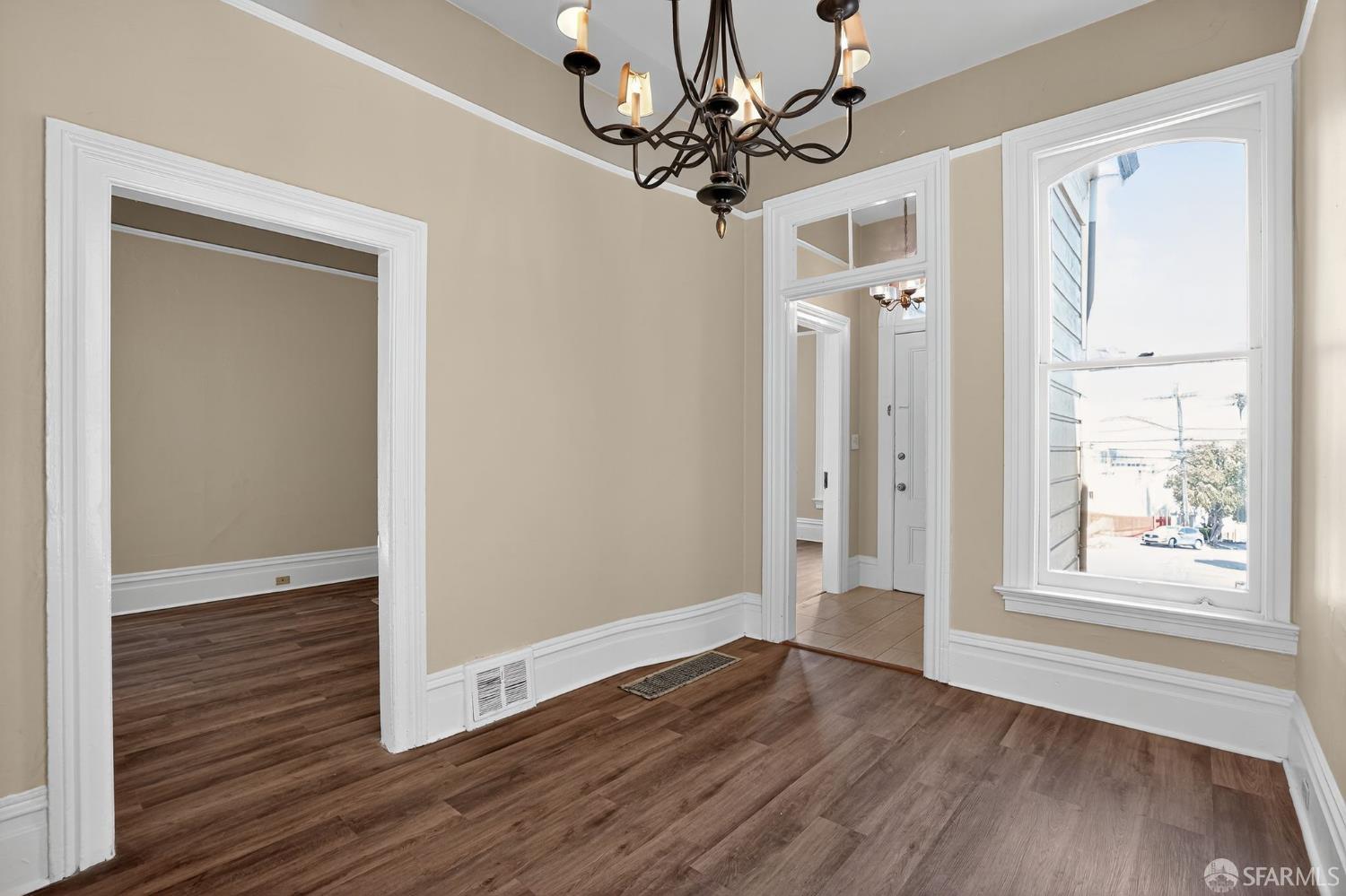 Detail Gallery Image 2 of 32 For 2027 Quesada Ave, San Francisco,  CA 94124 - 3 Beds | 2 Baths