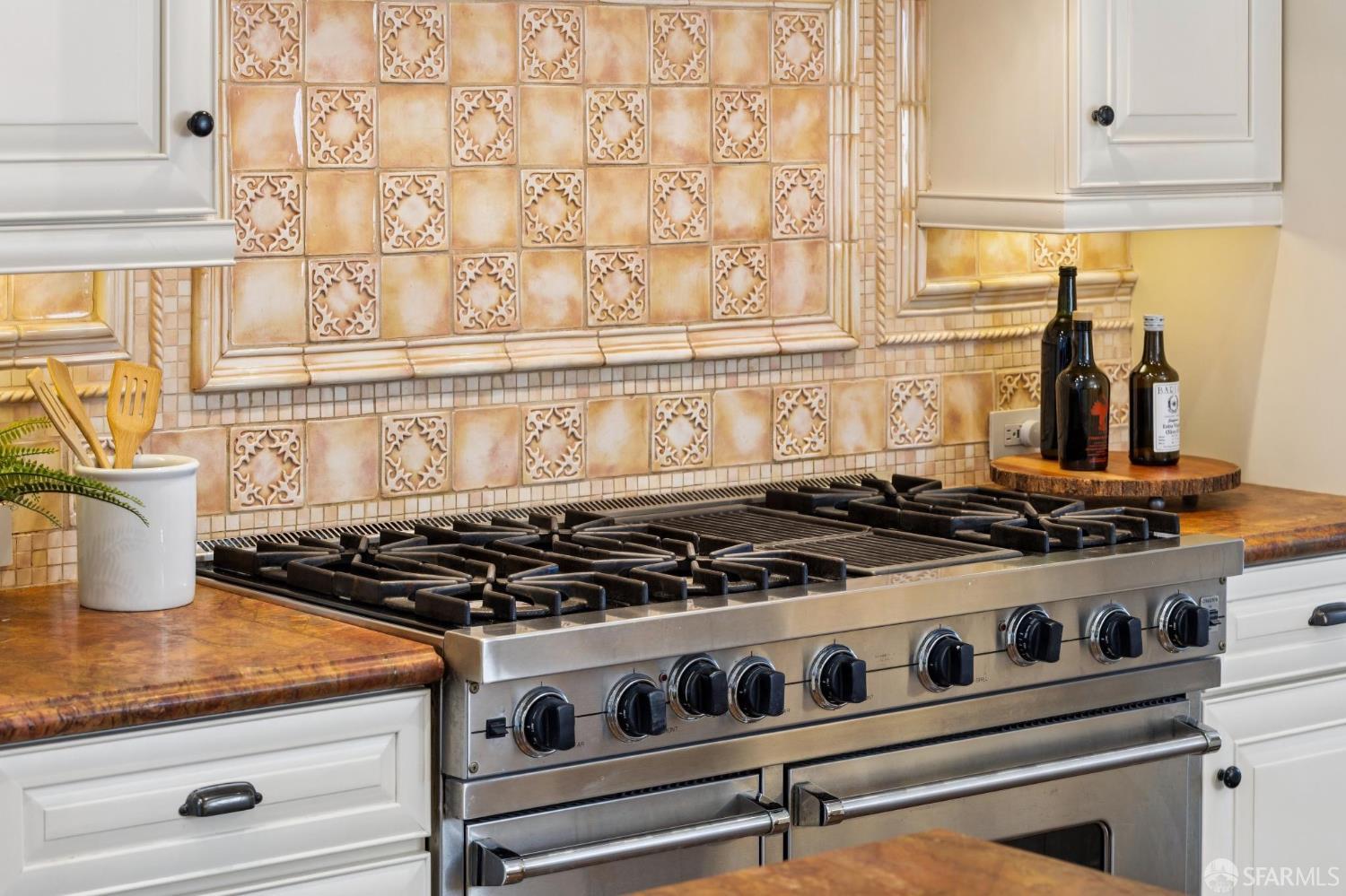 Detail Gallery Image 10 of 39 For 2663 17th Ave, San Francisco,  CA 94116 - 3 Beds | 2/1 Baths