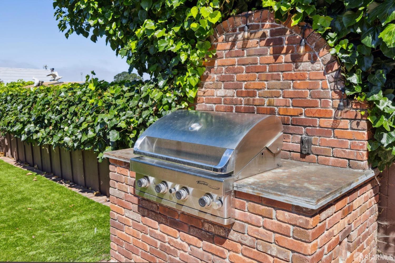 Detail Gallery Image 32 of 39 For 2663 17th Ave, San Francisco,  CA 94116 - 3 Beds | 2/1 Baths