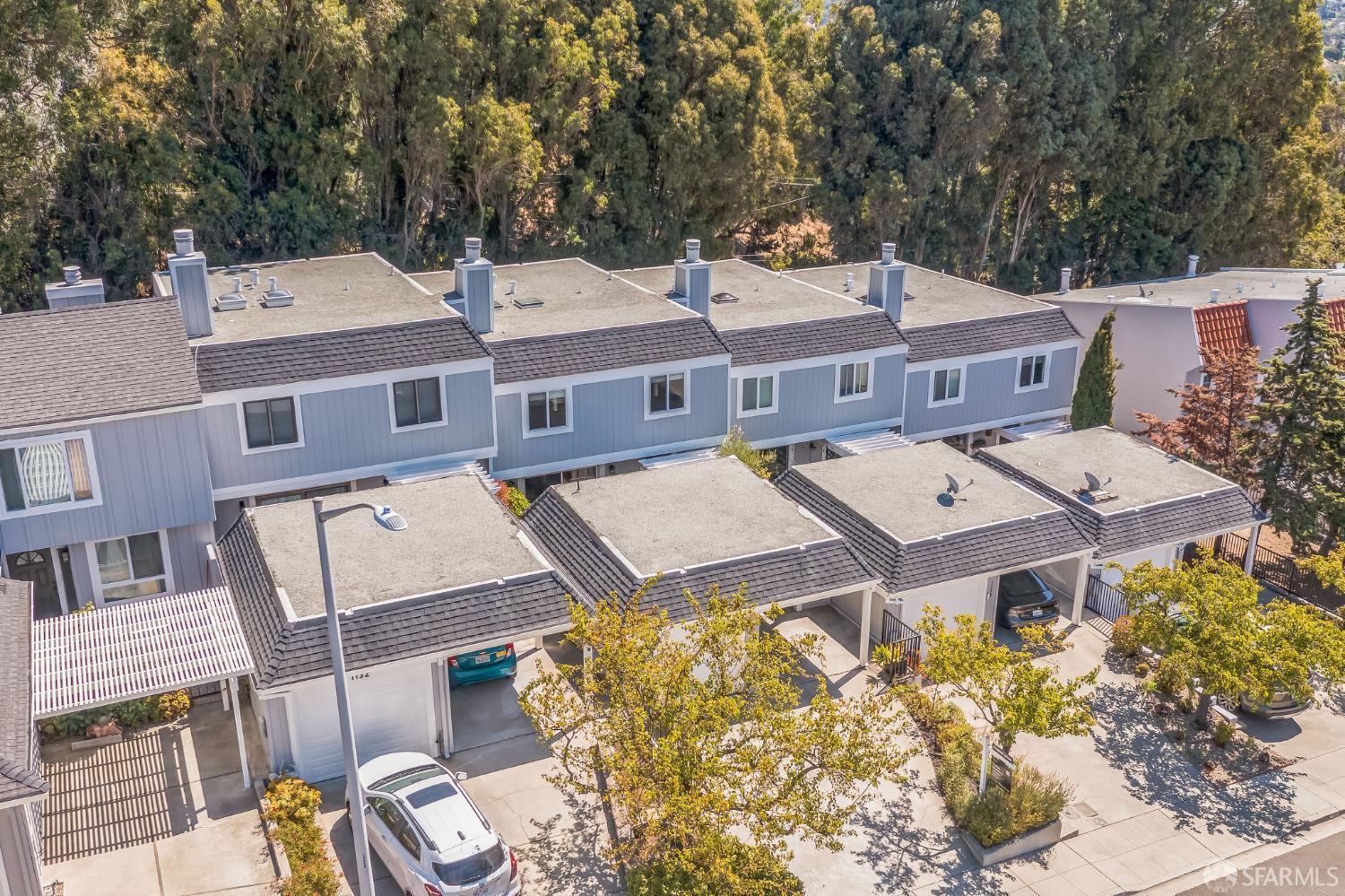 Detail Gallery Image 28 of 34 For 1130 Continentals Way, Belmont,  CA 94002 - 3 Beds | 2/1 Baths
