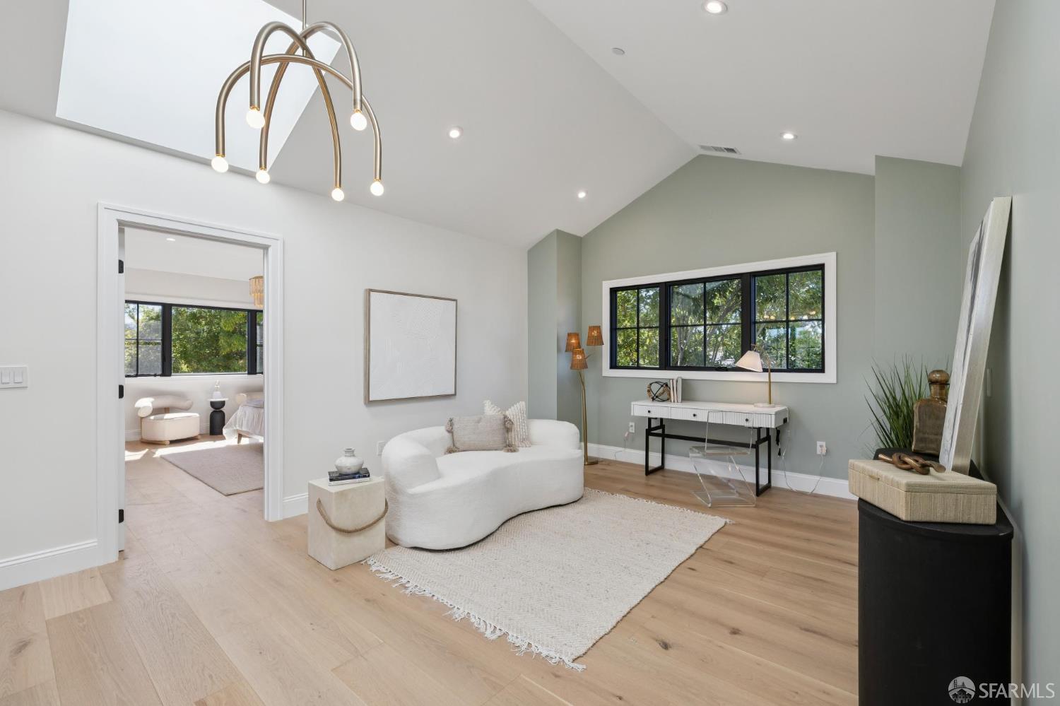 Detail Gallery Image 17 of 28 For 29 Humboldt Rd, Burlingame,  CA 94010 - 4 Beds | 3/1 Baths