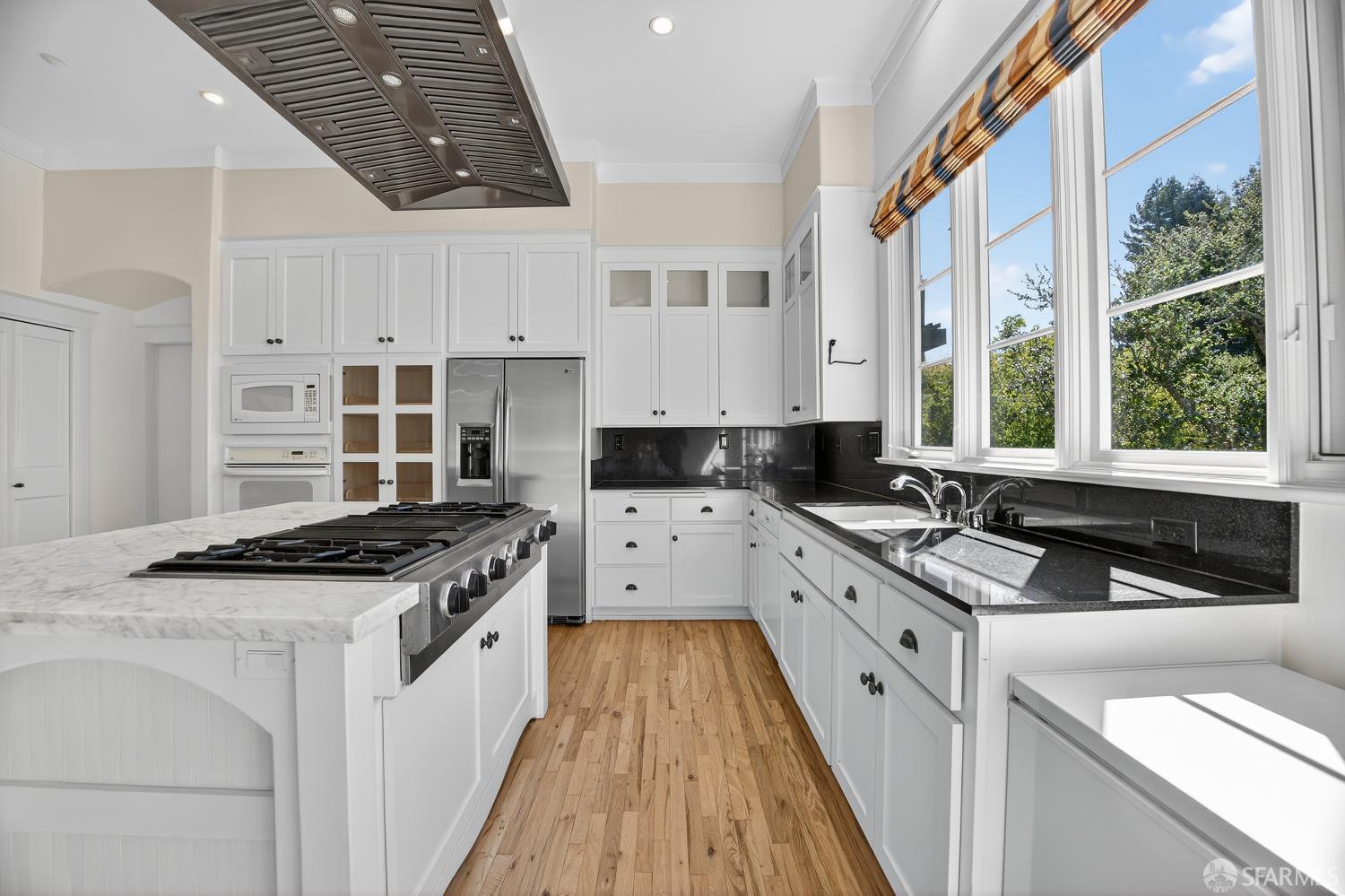Detail Gallery Image 11 of 59 For 7172 Norfolk Rd, Berkeley,  CA 94705 - 4 Beds | 2/1 Baths