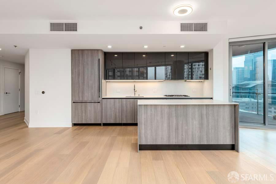 Detail Gallery Image 8 of 33 For 201 Folsom St 15c,  San Francisco,  CA 94105 - 2 Beds | 2 Baths