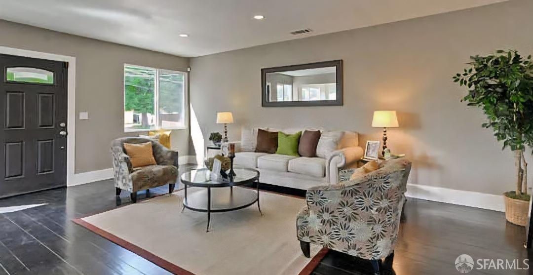 Detail Gallery Image 5 of 19 For 1540 Mono Ave, San Lorenzo,  CA 94578 - 5 Beds | 2/1 Baths