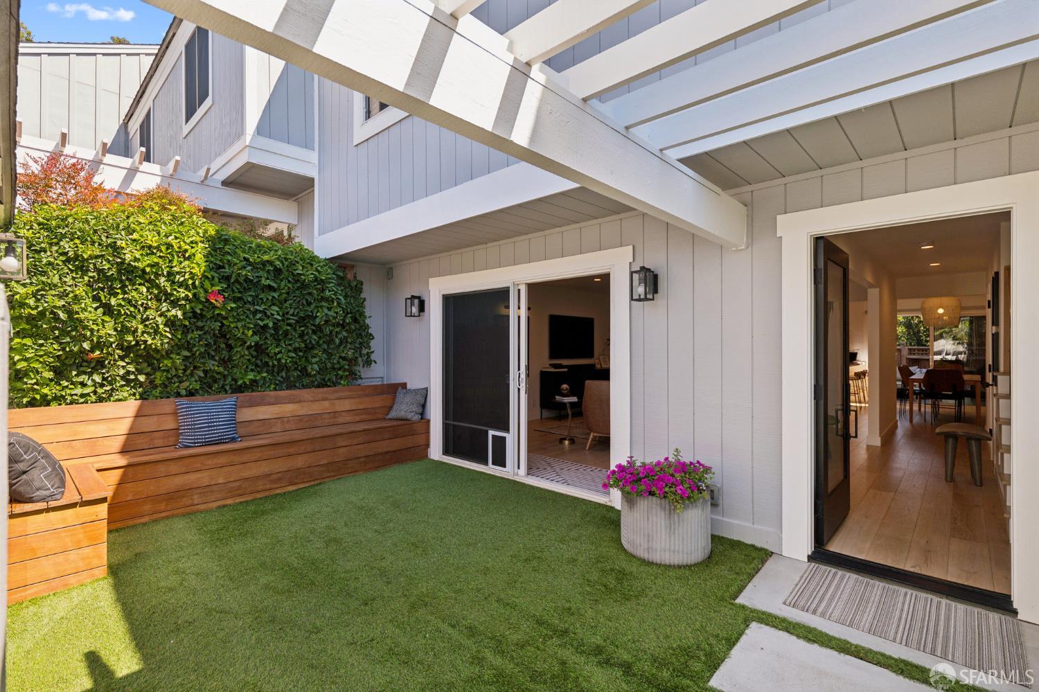 Detail Gallery Image 3 of 34 For 1130 Continentals Way, Belmont,  CA 94002 - 3 Beds | 2/1 Baths