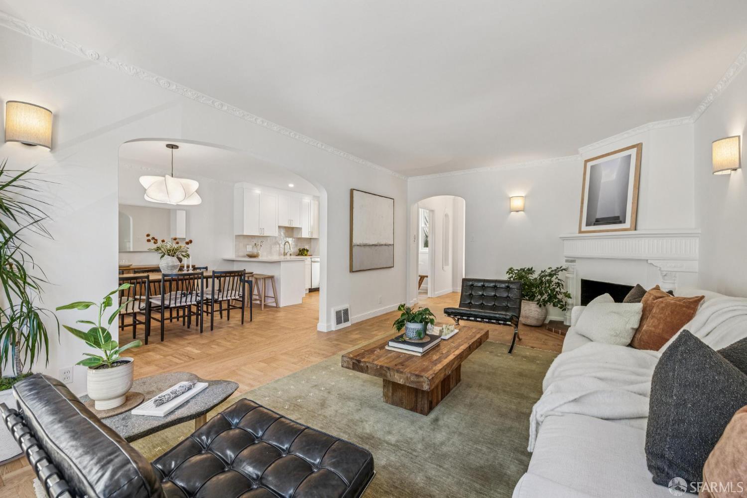 Photo #3: 425066983 Listing 