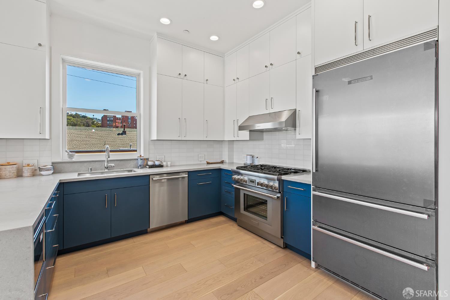 Detail Gallery Image 14 of 60 For 2703 21st St, San Francisco,  CA 94110 - 3 Beds | 3 Baths