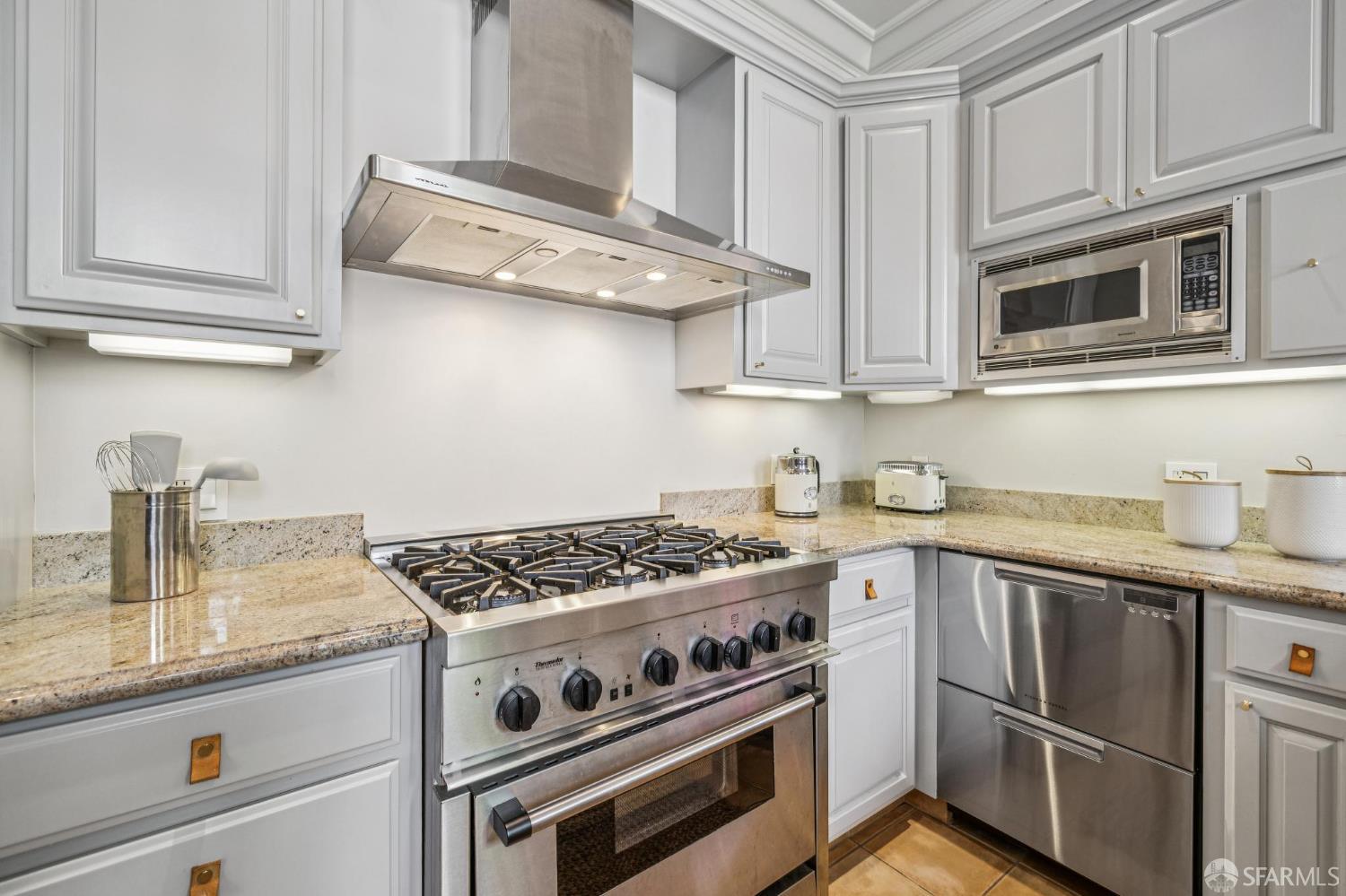 Detail Gallery Image 30 of 75 For 618 Haight St, San Francisco,  CA 94117 - 4 Beds | 3 Baths