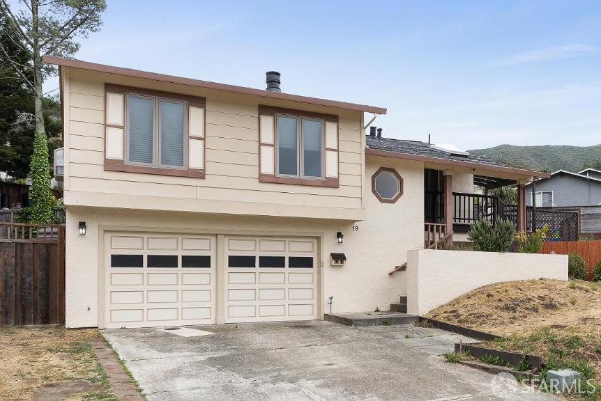Detail Gallery Image 1 of 18 For 19 Elk Ct, Pacifica,  CA 94044 - 4 Beds | 3 Baths
