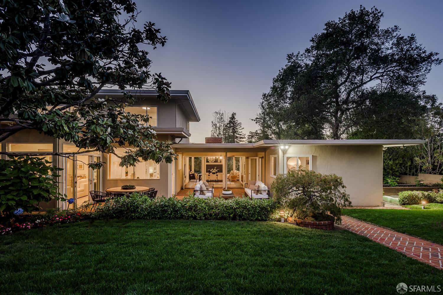 Detail Gallery Image 4 of 79 For 1745 Crockett Ln, Hillsborough,  CA 94010 - 5 Beds | 4 Baths