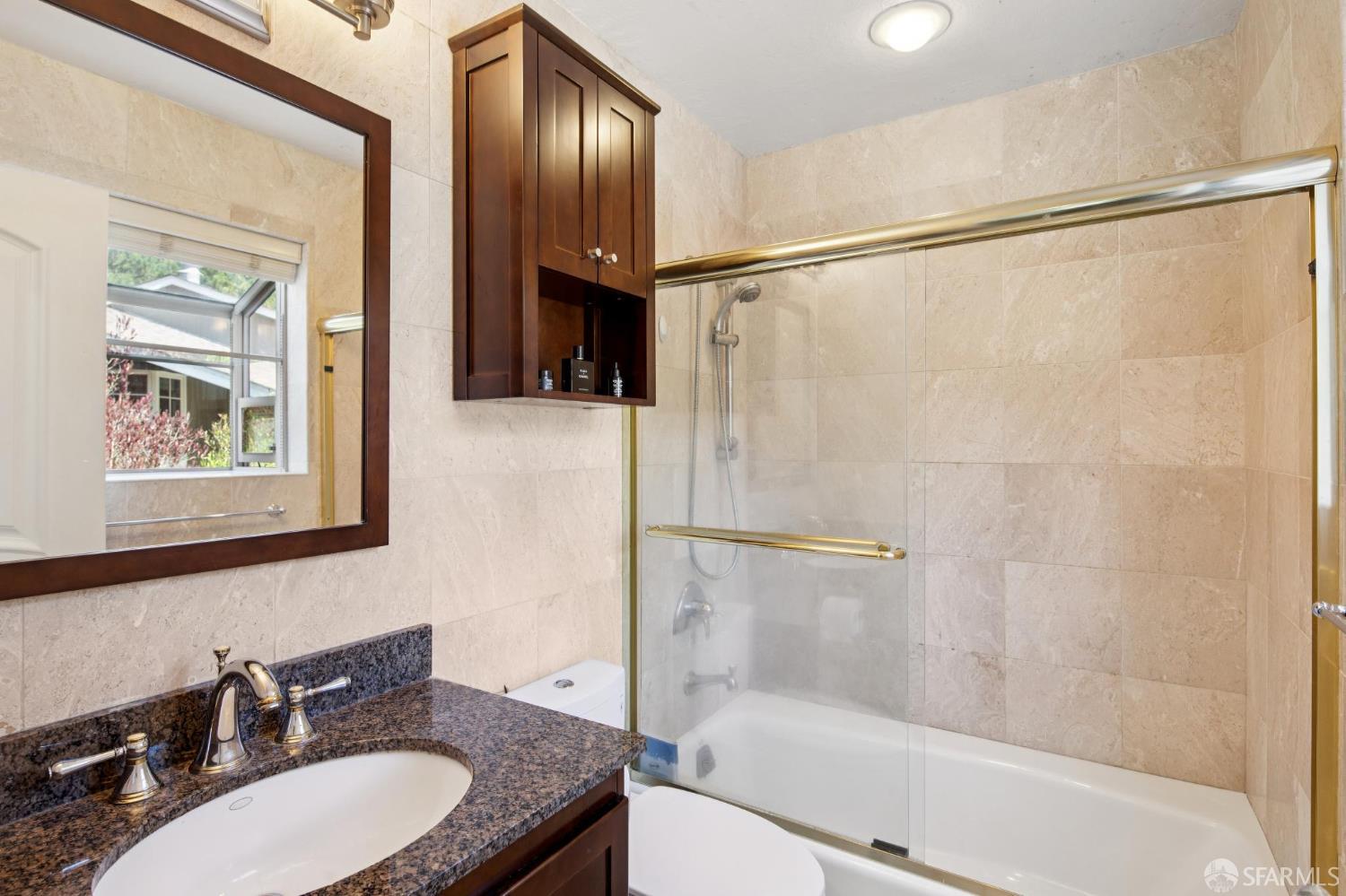 Detail Gallery Image 10 of 18 For 19 Elk Ct, Pacifica,  CA 94044 - 4 Beds | 3 Baths