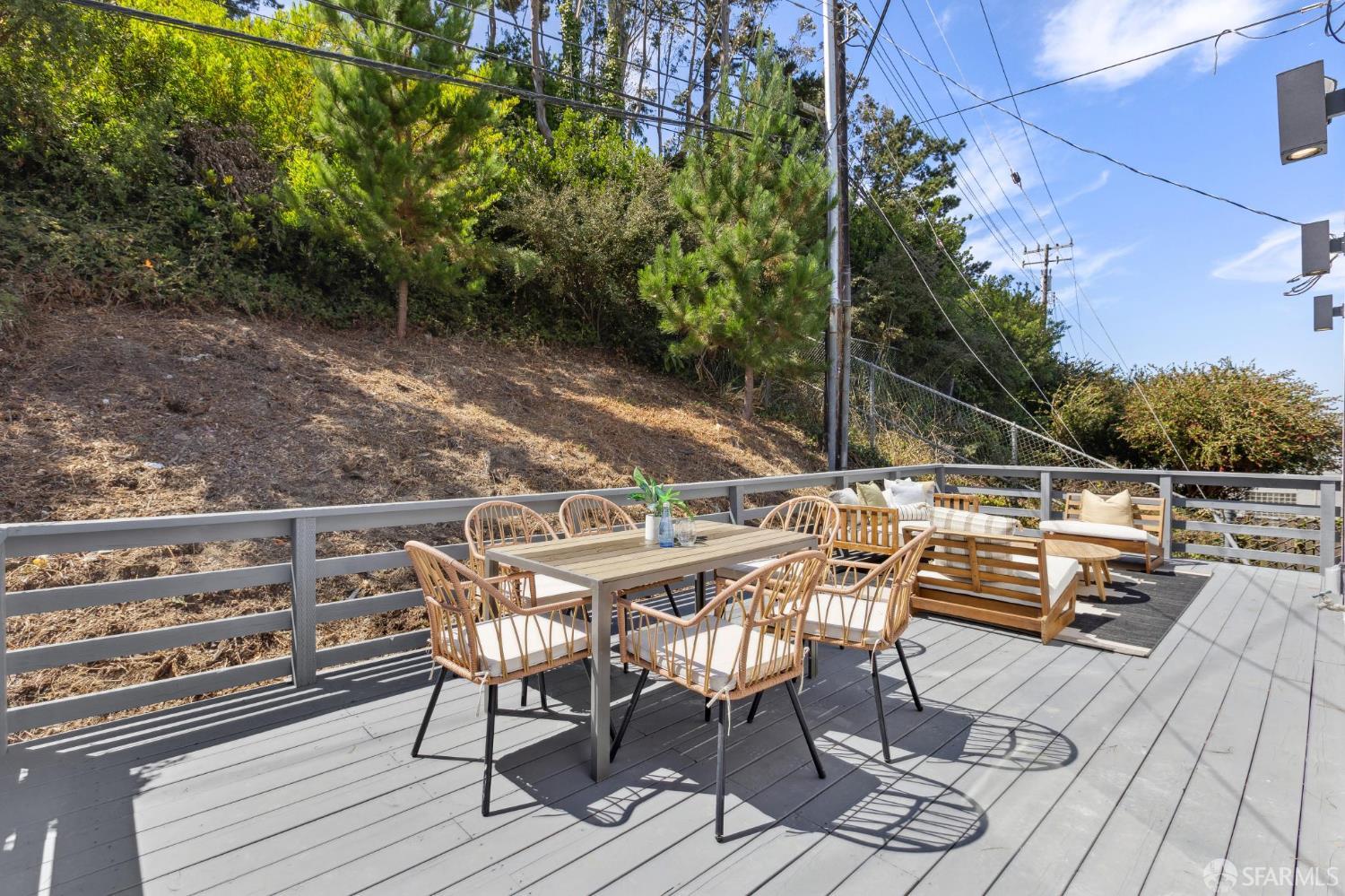 Detail Gallery Image 18 of 60 For 134 Canterbury Ave, Daly City,  CA 94015 - 4 Beds | 4 Baths