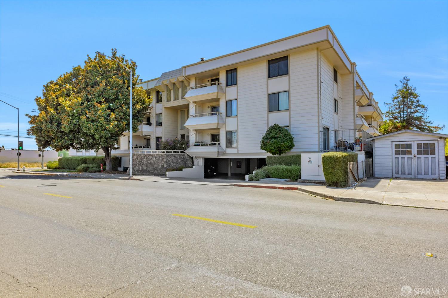 Detail Gallery Image 3 of 22 For 2077 Washington Ave #111,  San Leandro,  CA 94577 - 1 Beds | 1 Baths