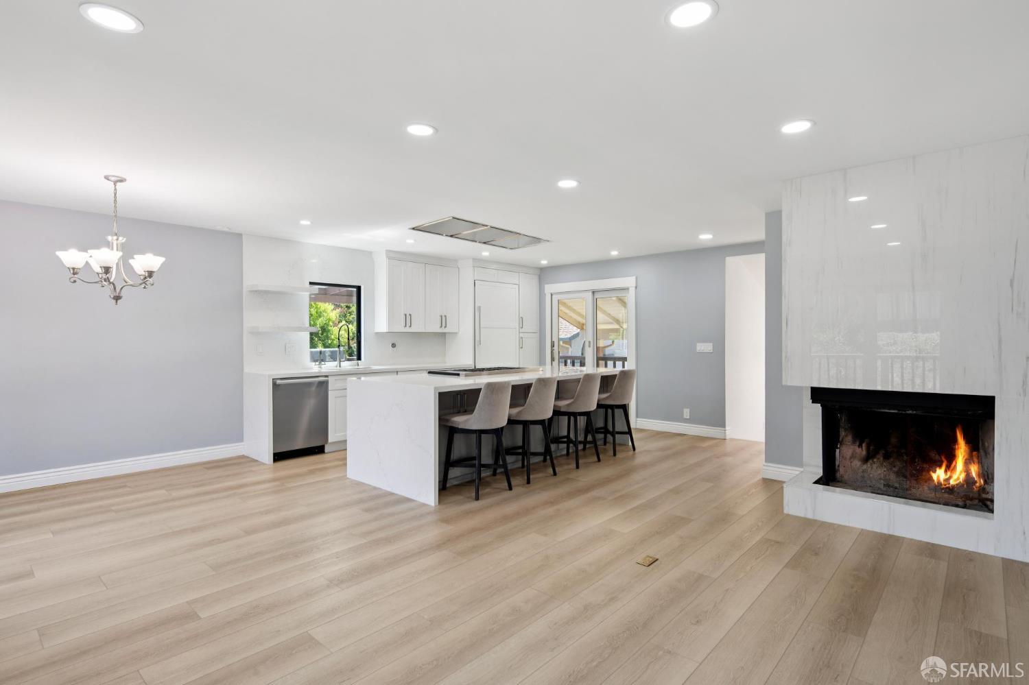 Detail Gallery Image 4 of 18 For 19 Elk Ct, Pacifica,  CA 94044 - 4 Beds | 3 Baths