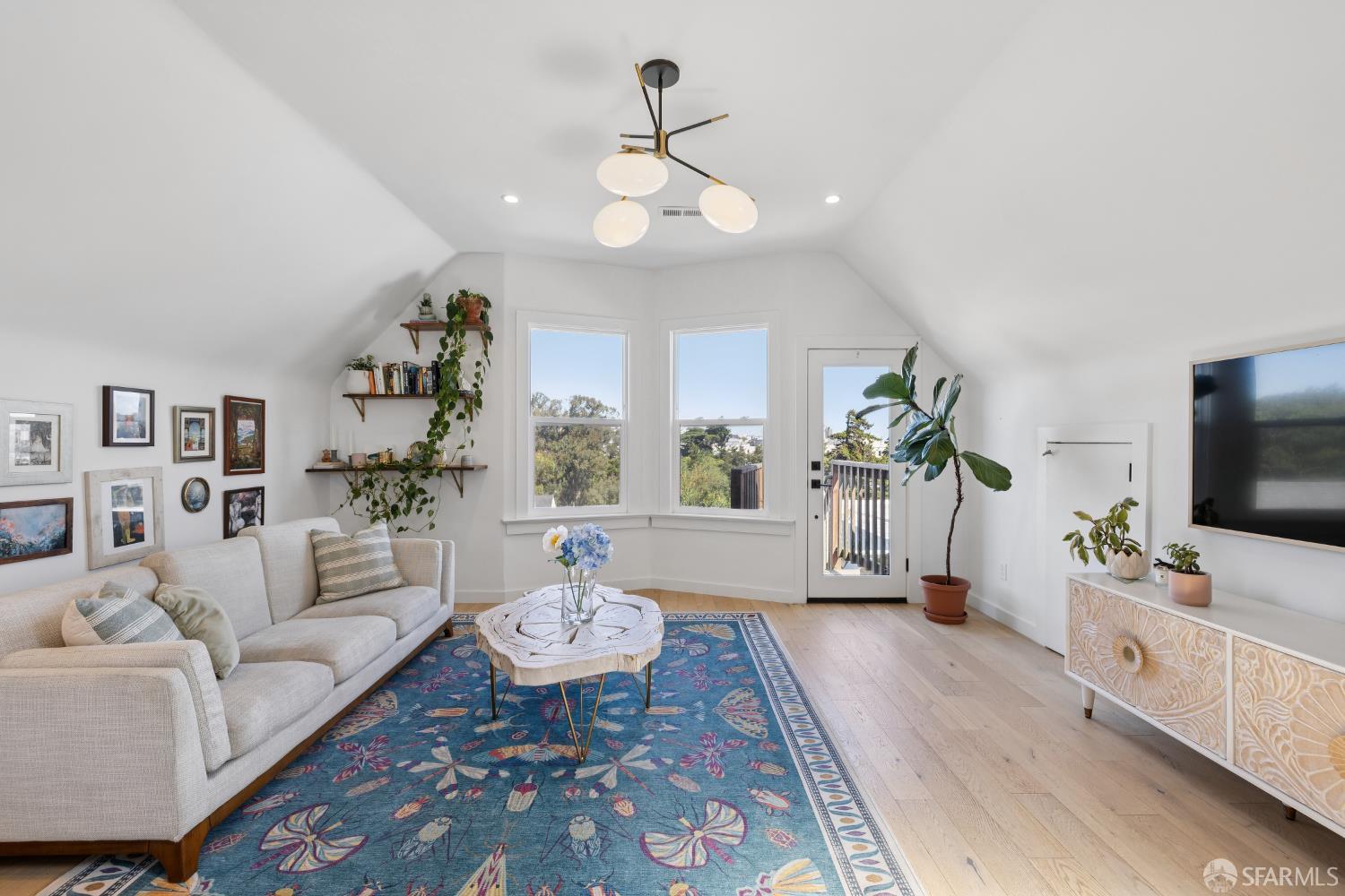 Photo #2: 425067411 Listing 