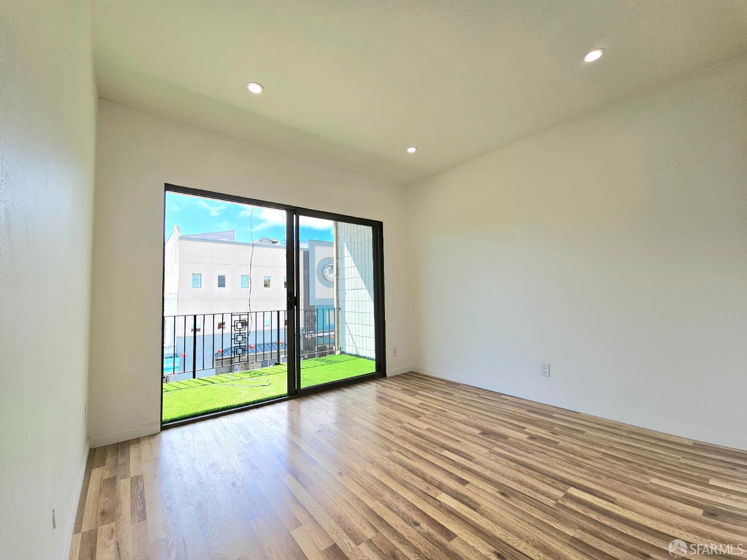 Detail Gallery Image 6 of 64 For 823 Webster St, Oakland,  CA 94607 - – Beds | – Baths