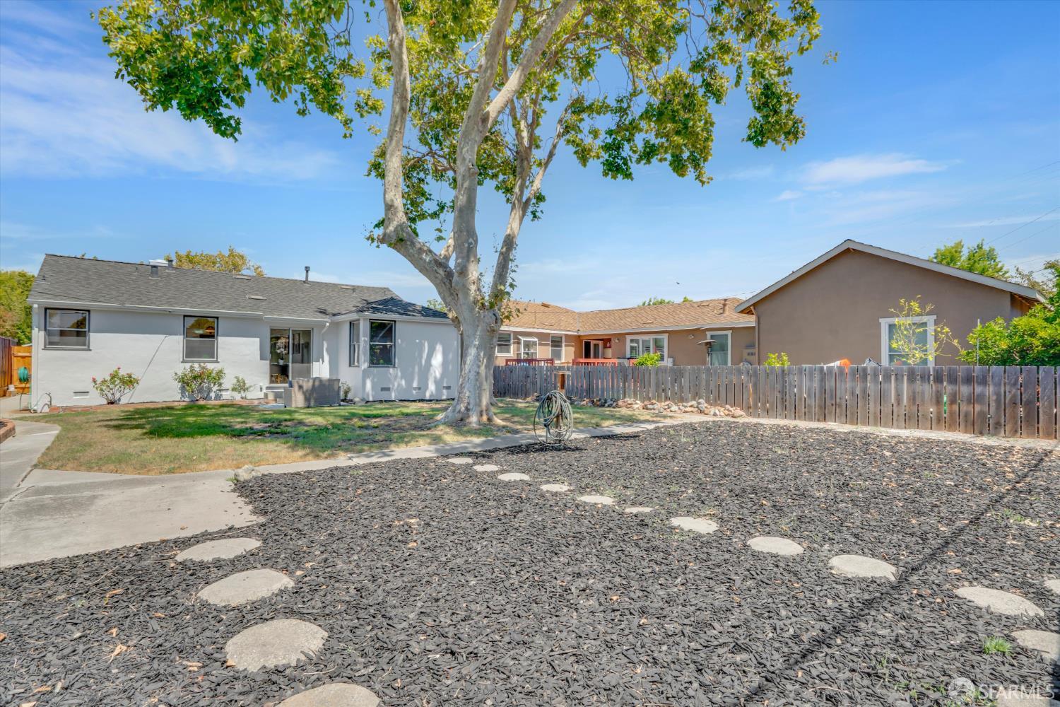 Detail Gallery Image 32 of 44 For 3616 Hoover St, Redwood City,  CA 94063 - 2 Beds | 1 Baths