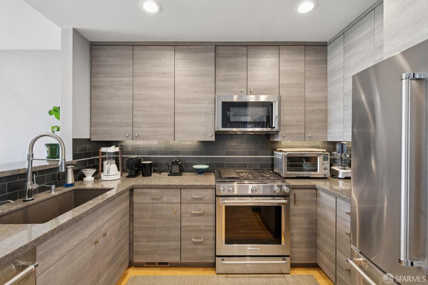 Photo #4: 425066975 Listing 