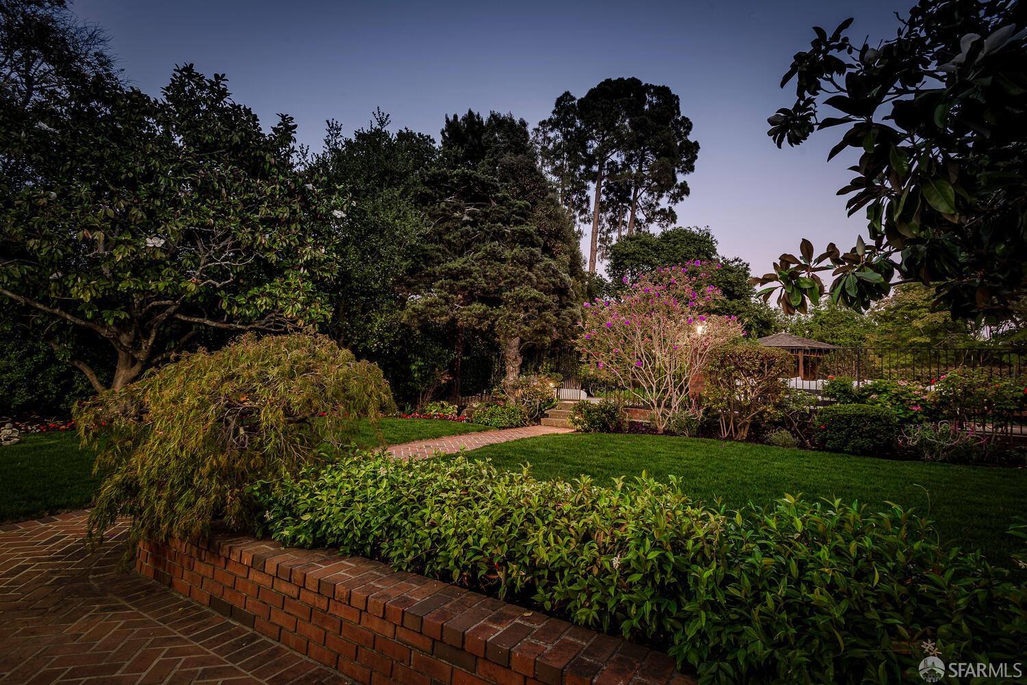 Detail Gallery Image 6 of 79 For 1745 Crockett Ln, Hillsborough,  CA 94010 - 5 Beds | 4 Baths