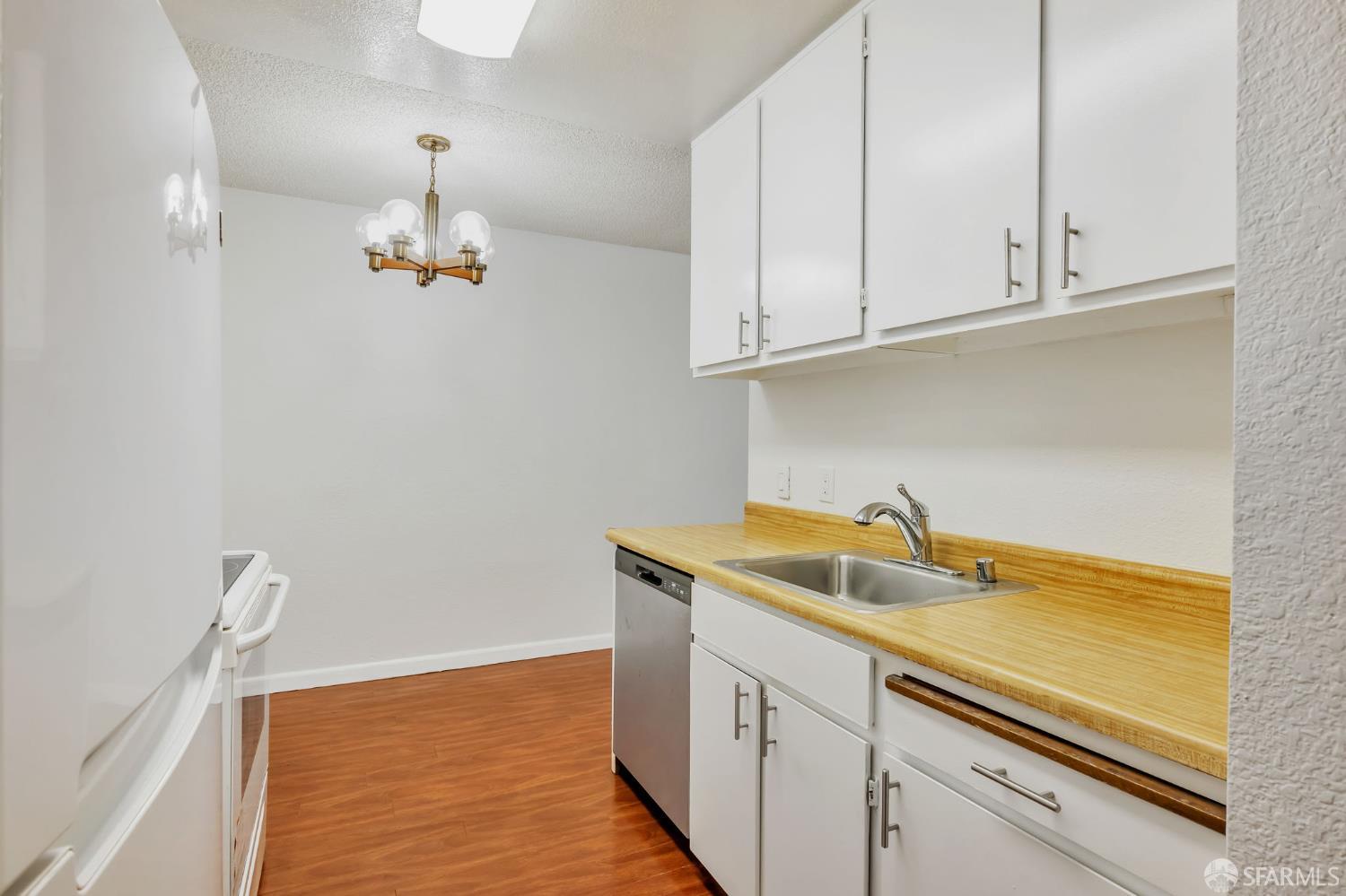 Detail Gallery Image 9 of 22 For 2077 Washington Ave #111,  San Leandro,  CA 94577 - 1 Beds | 1 Baths