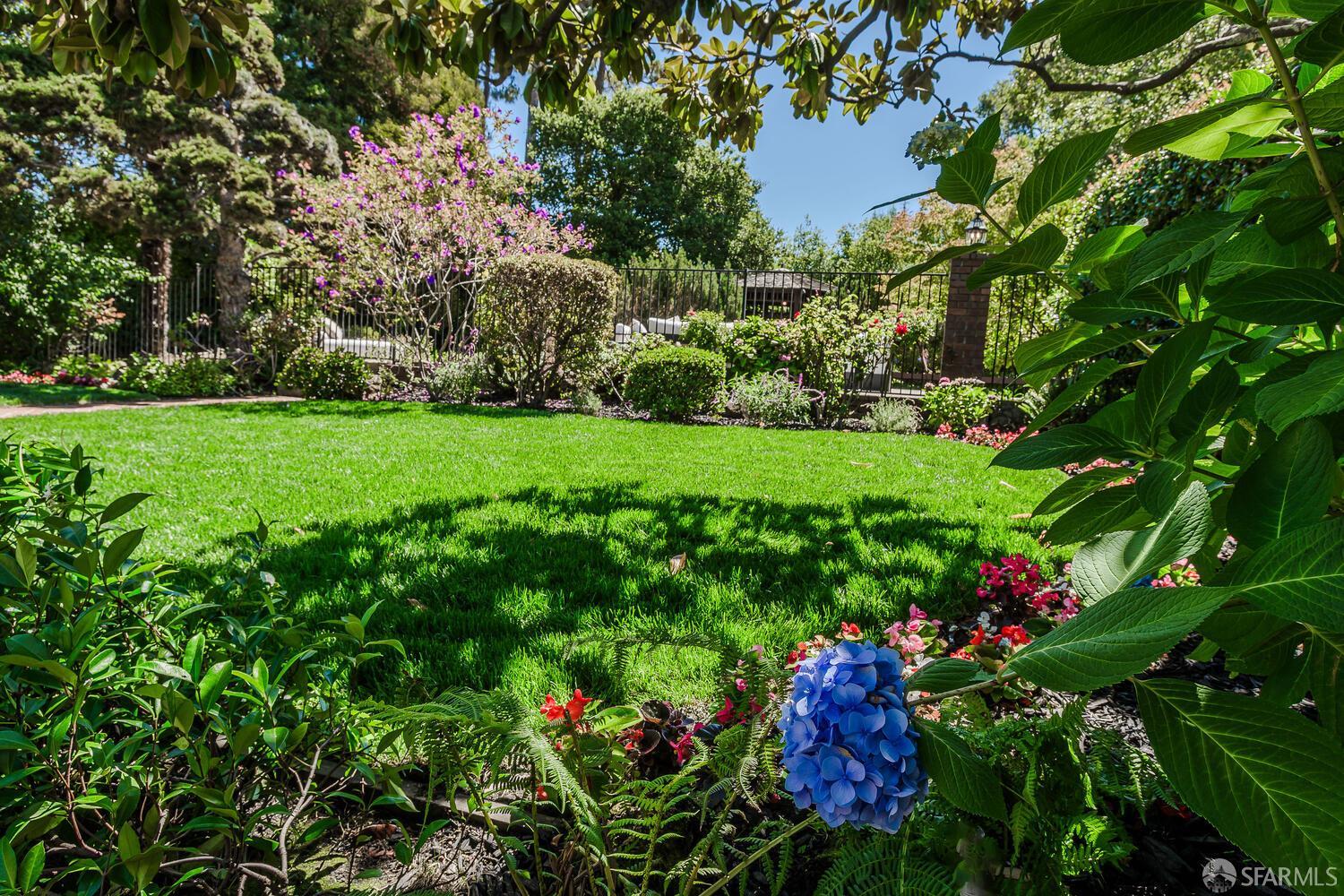 Detail Gallery Image 10 of 79 For 1745 Crockett Ln, Hillsborough,  CA 94010 - 5 Beds | 4 Baths