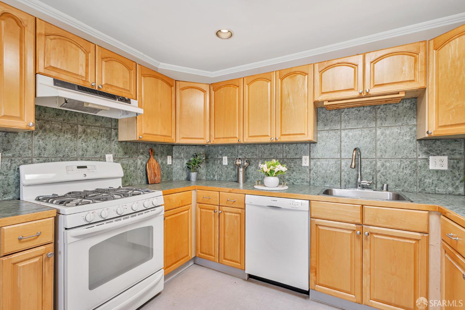 Detail Gallery Image 7 of 55 For 1779 43rd Ave, San Francisco,  CA 94122 - 3 Beds | 1 Baths